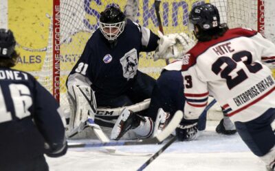 Ice Dogs extend streak to 20